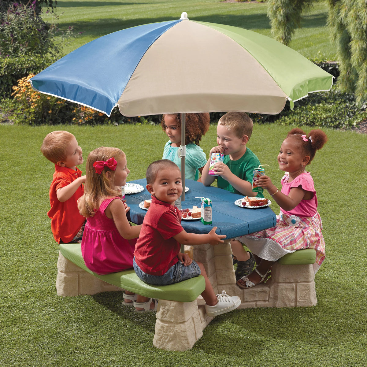 Plastic Picnic Table with Umbrella P976