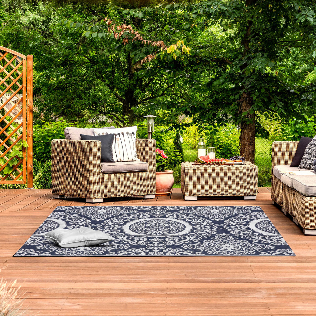 Blue and White 5 ft x 7 ft Outdoor Rug U188124