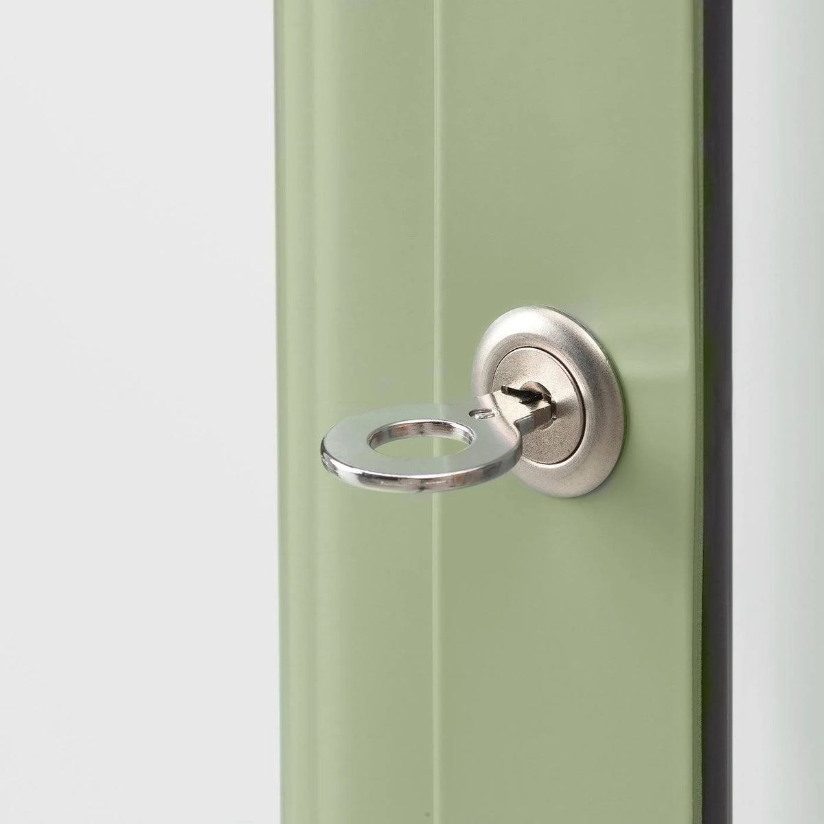 Glass-Door Cabinet Q30963