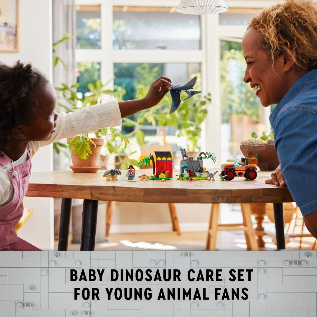 Building Set with Toy Car and 5 Dinosaur Figures F6364